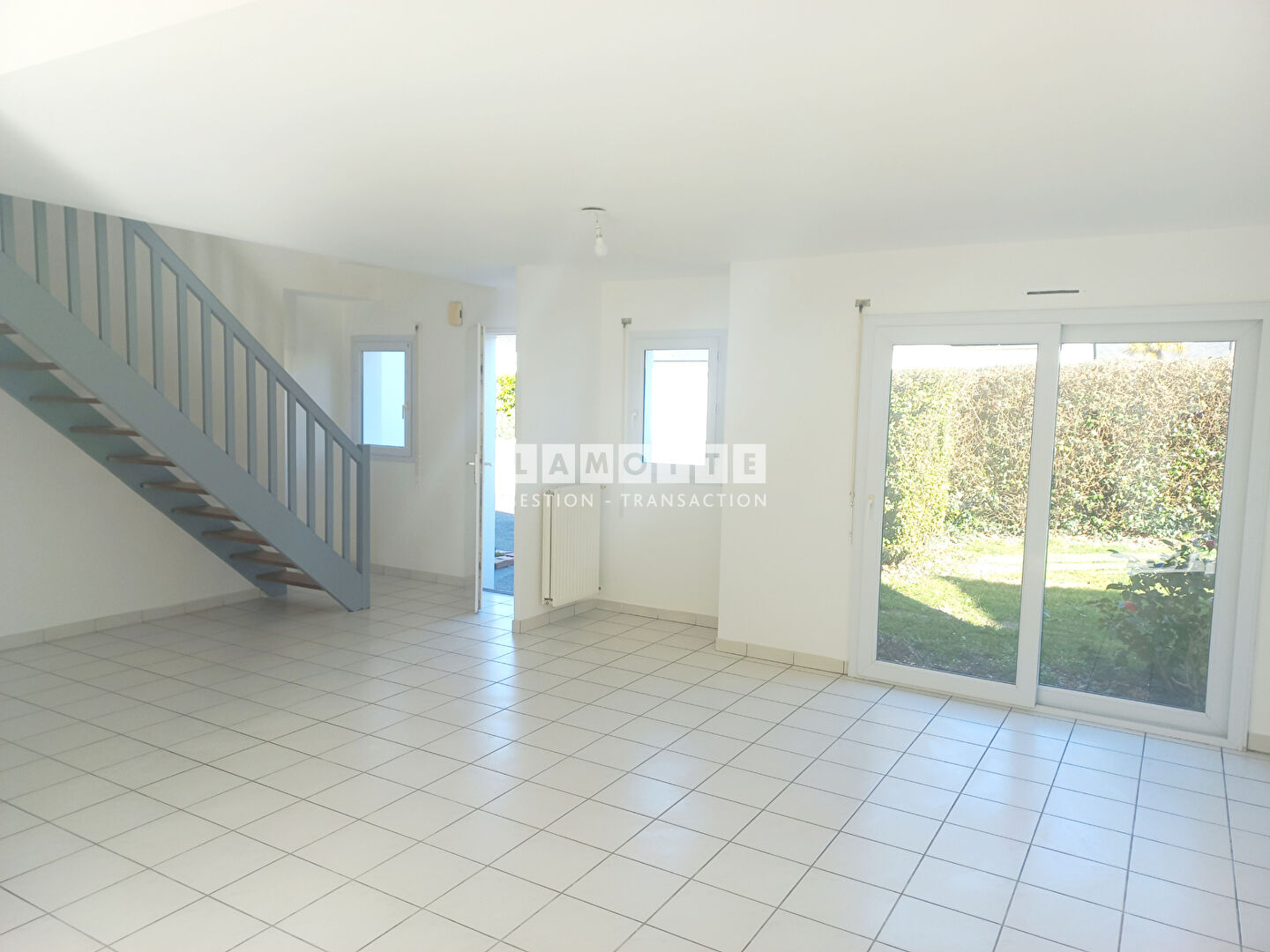 Photo VANNES TOHANNIC - MAISON TYPE 6 / 4 CHAMBRES - GARAGE / JARDIN CLOS - VANNES EST / PROXIMITE PORT - ECOLES / UNIVERSITE - ZONE COMMERCIALE TOHANNIC / POULFANC image 3/6