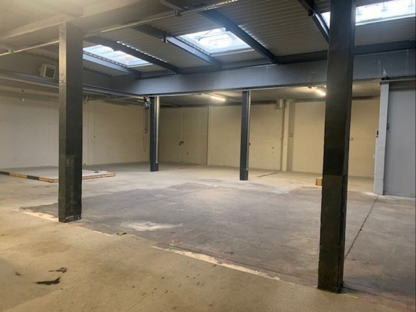 Photo Local Saint Etienne 440 m2 image 3/5