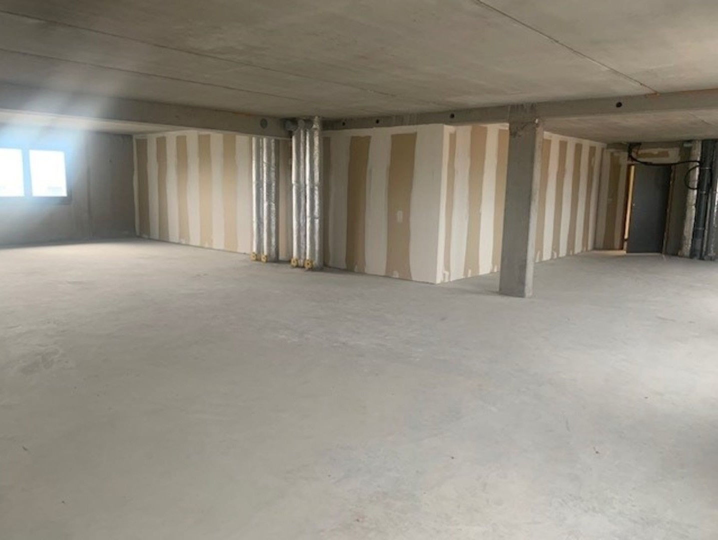 Photo Plateau 154 m² Andrézieux Bouthéon image 3/3