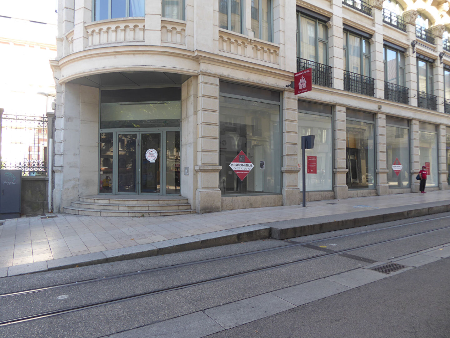 Local commercial 1400m² Saint-Etienne