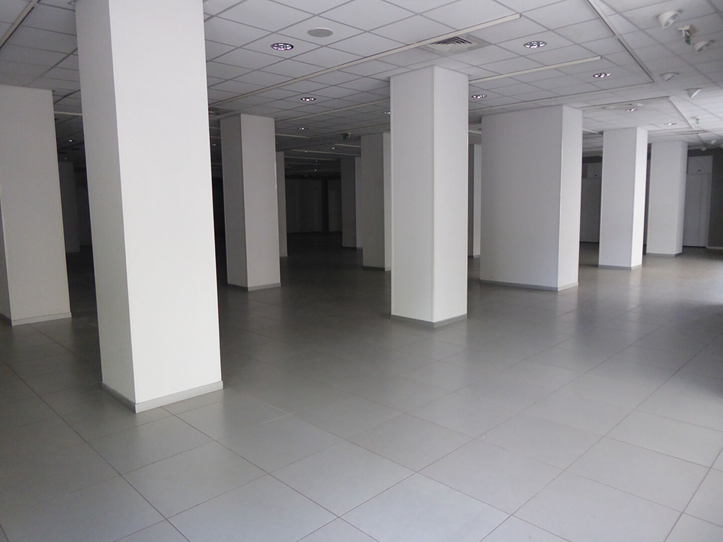 Photo Local commercial 1400m² Saint-Etienne image 2/5