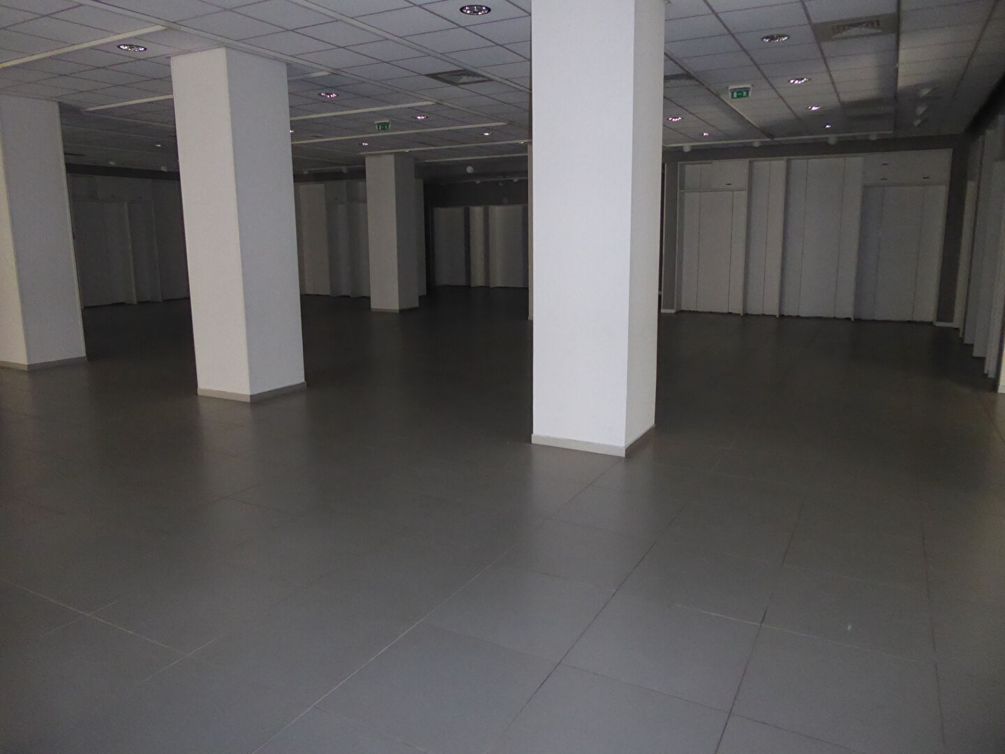 Photo Local commercial 1400m² Saint-Etienne image 3/5