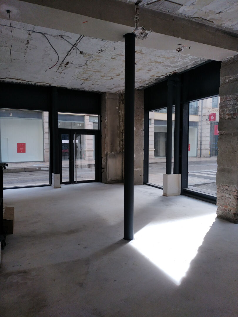 Photo Local commercial Saint Etienne 110 m2 image 3/6