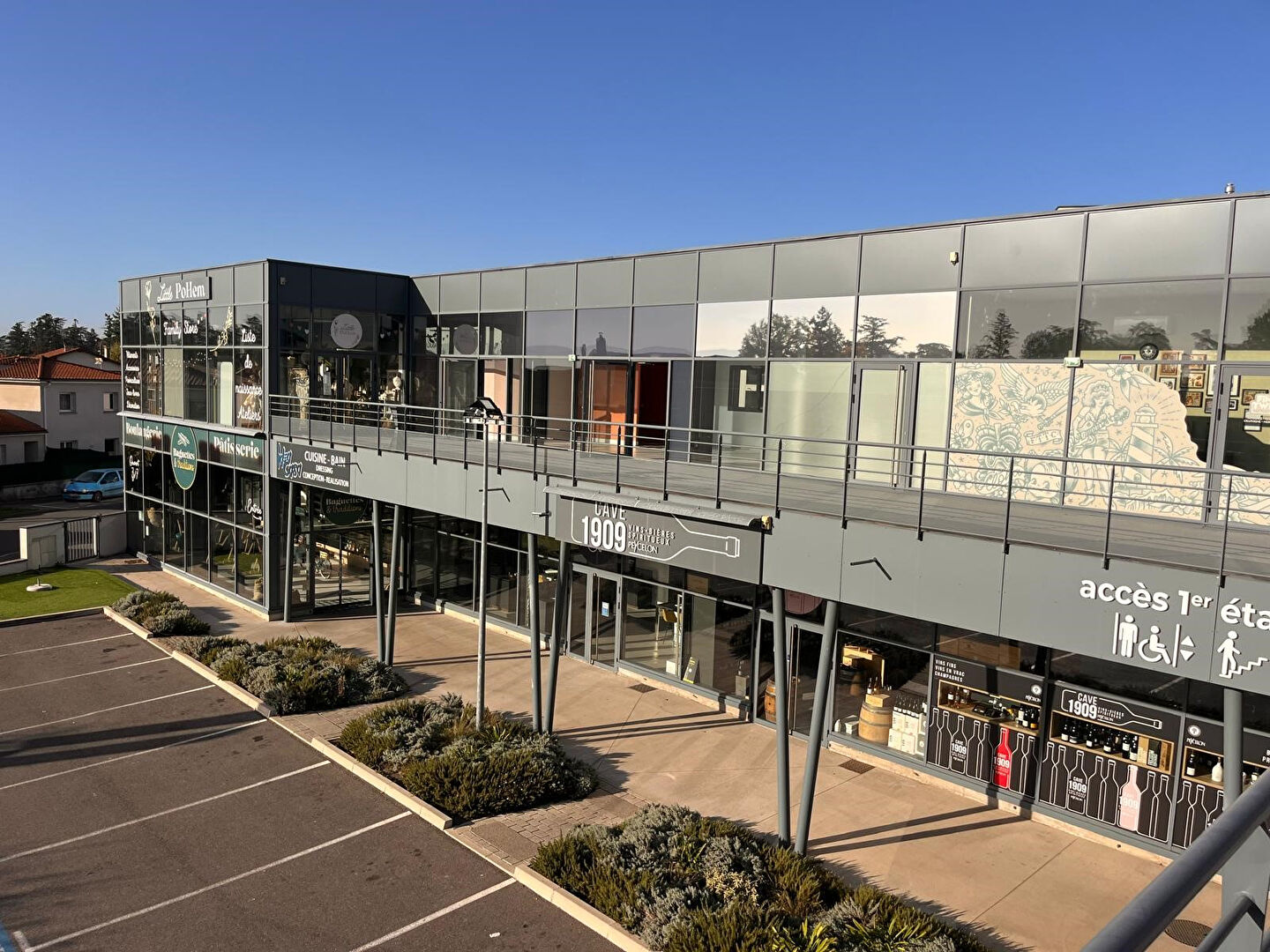 Photo Local 130 m² Veauche image 1/6