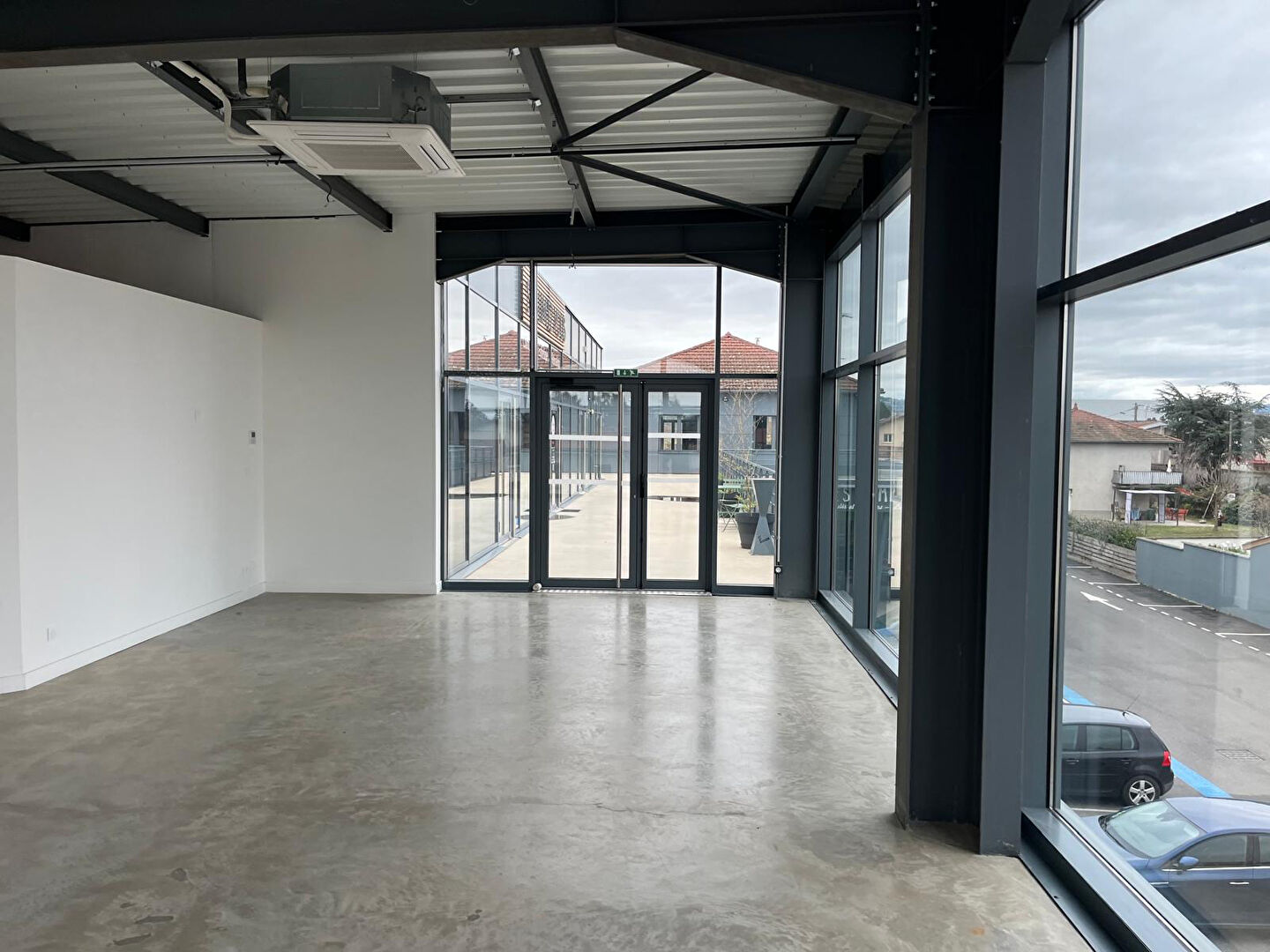 Photo Local 130 m² Veauche image 3/6