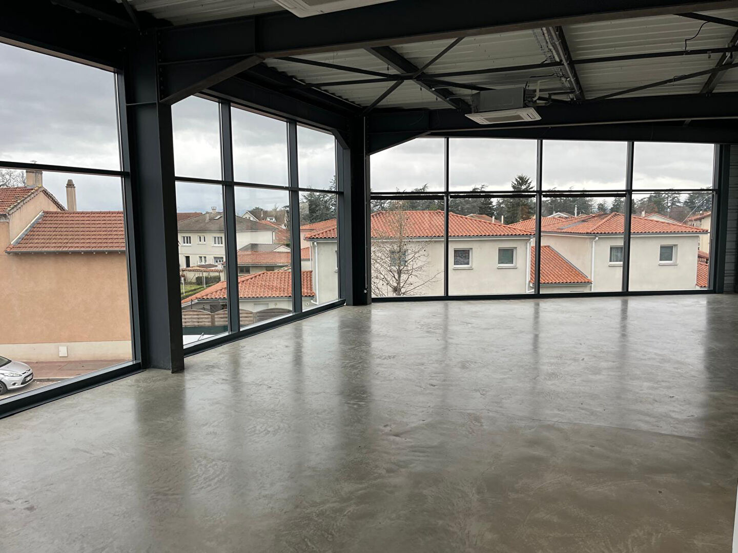 Photo Local 130 m² Veauche image 5/6