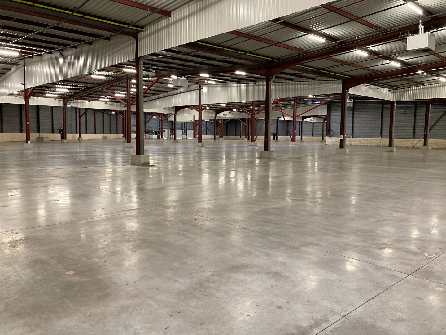 Photo Entrepôt 8440 m² Saint Chamond image 1/5