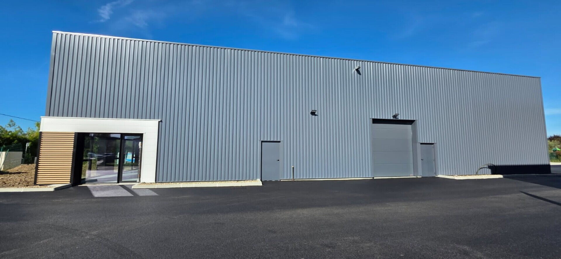 Photo Bâtiment artisanal 450m² Andrezieux image 2/5