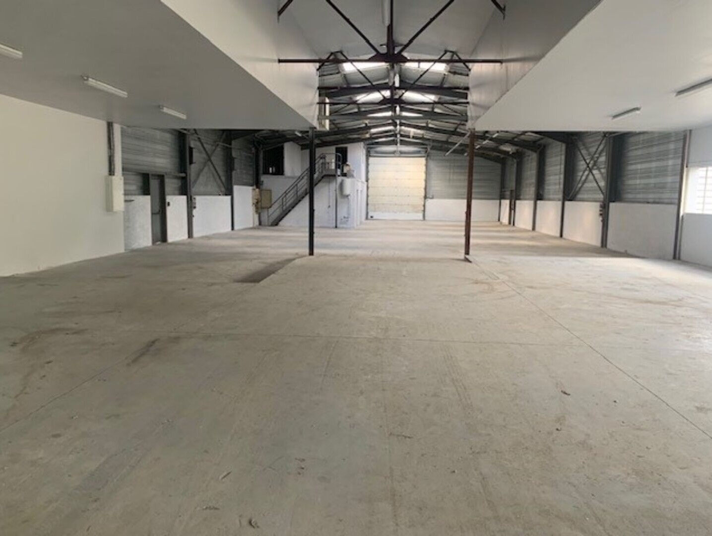 Photo Bâtiment artisanal 660m² Sorbiers image 1/5