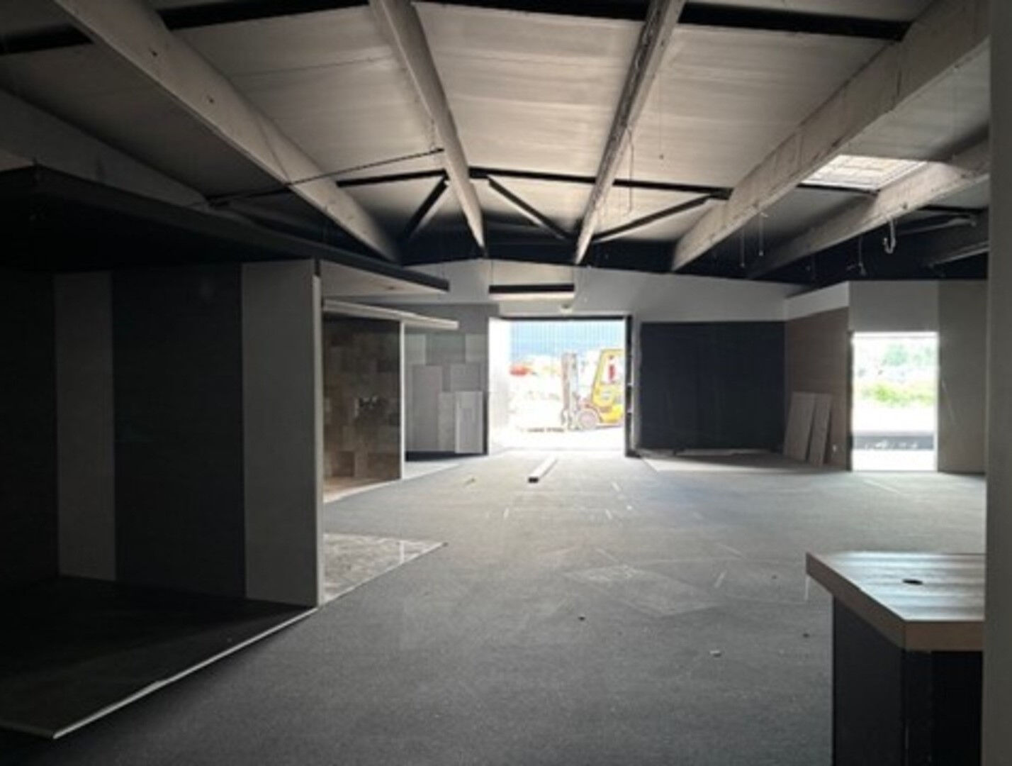 Photo Local commercial 460m² Villars image 3/6