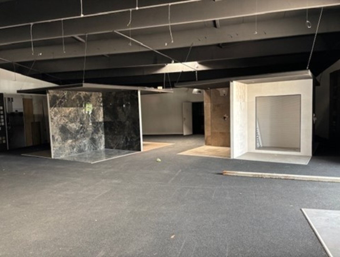 Photo Local commercial 460m² Villars image 5/6