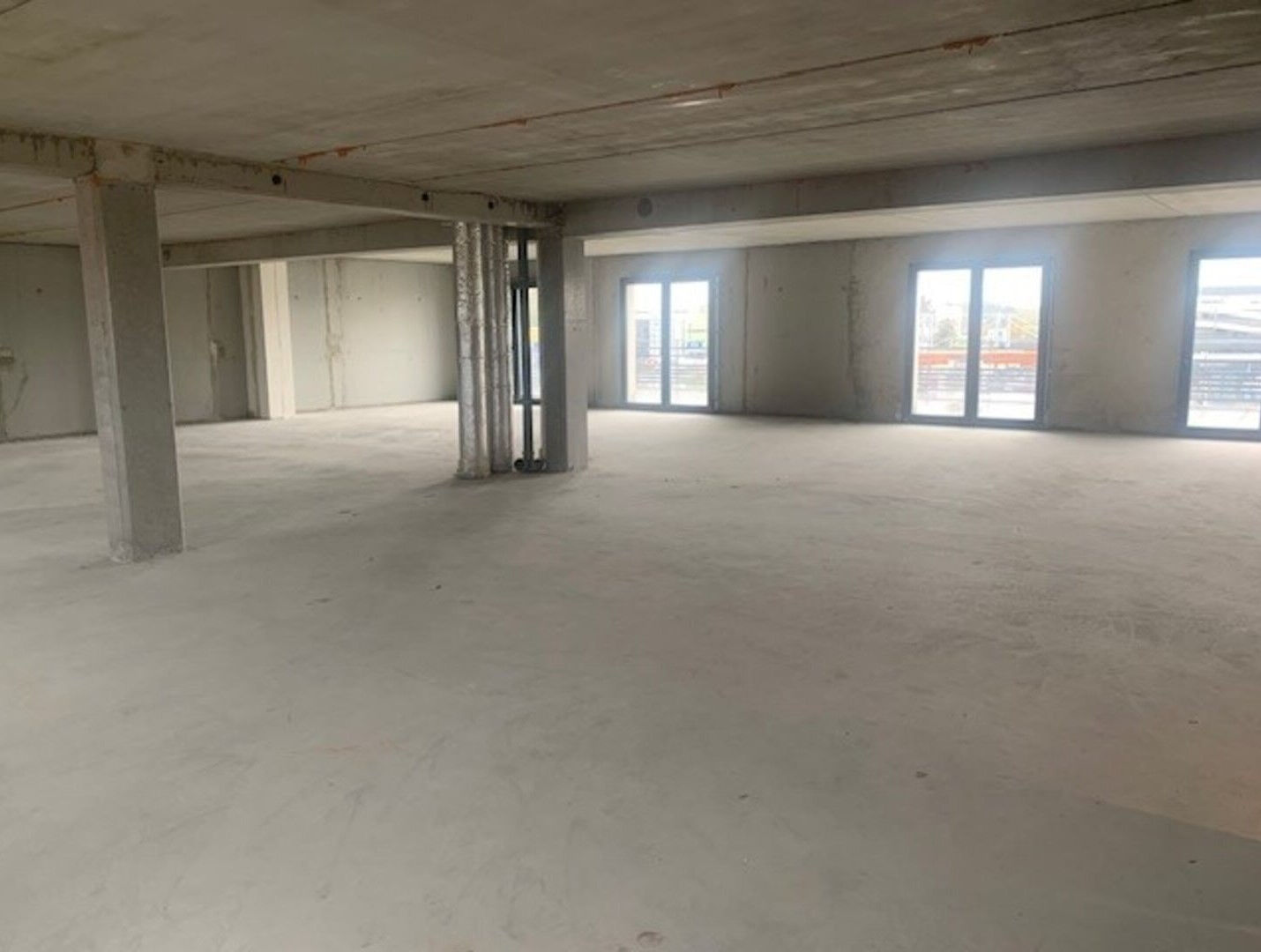Plateau de 216 m² Andrézieux Bouthéon