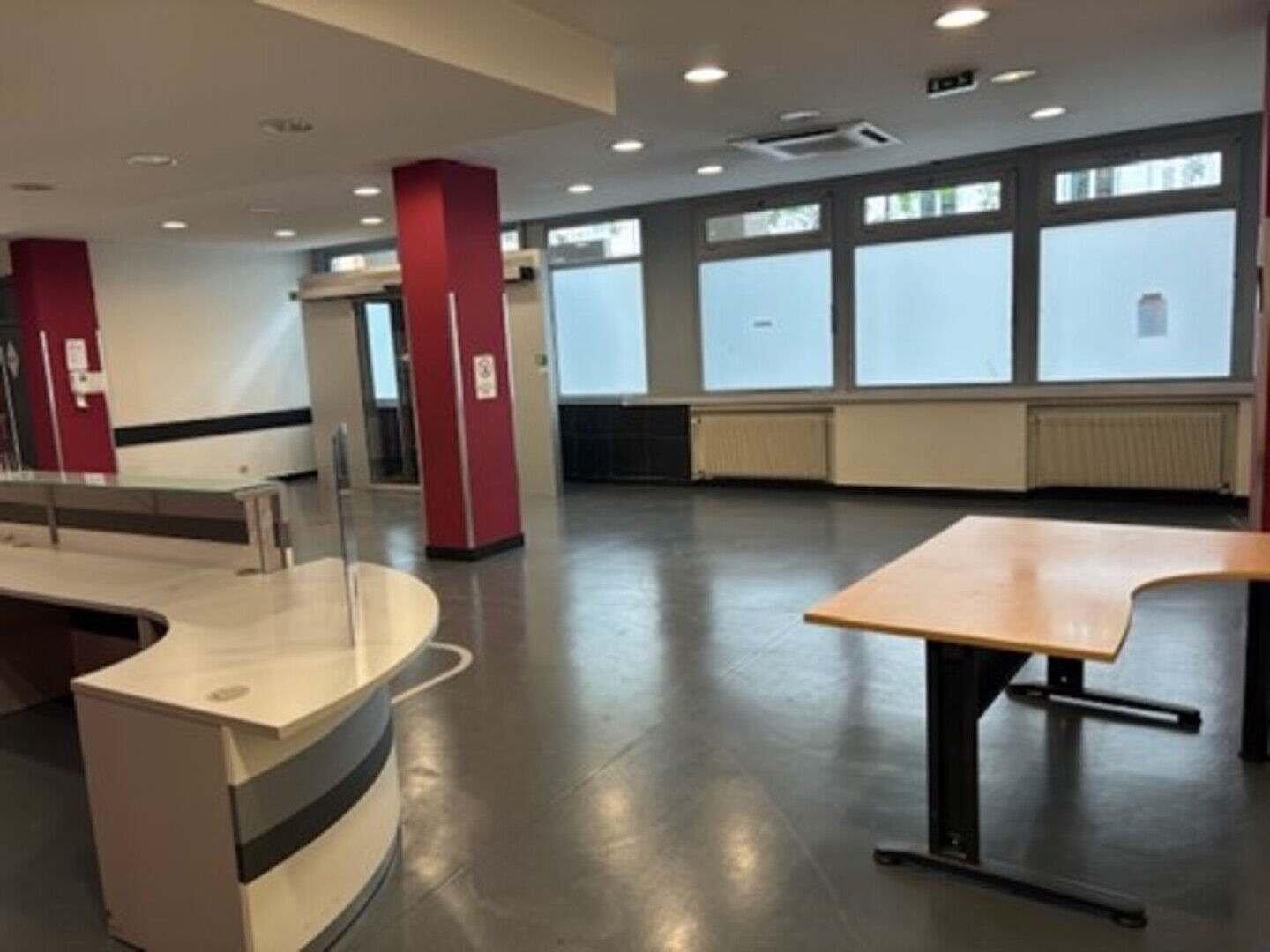 Photo Local commercial 760m² image 3/6