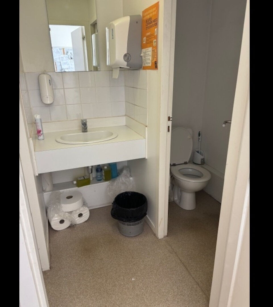 Photo Local commercial La Talaudiere 155 m2 image 6/6