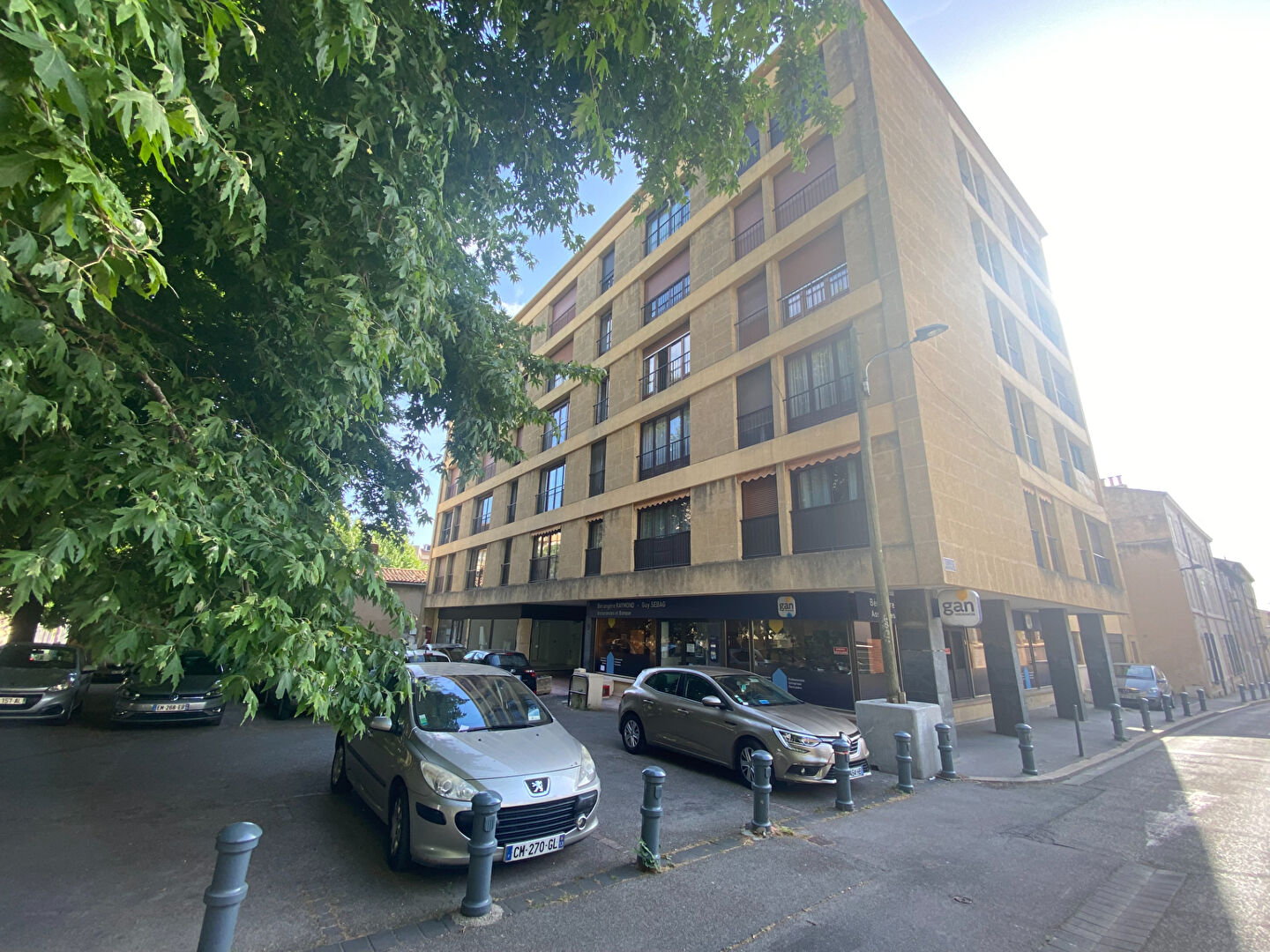 Location Aix proche rotonde LC Gestion vous propose un appartement de type 3 de 68m²  avec parking privatif.
