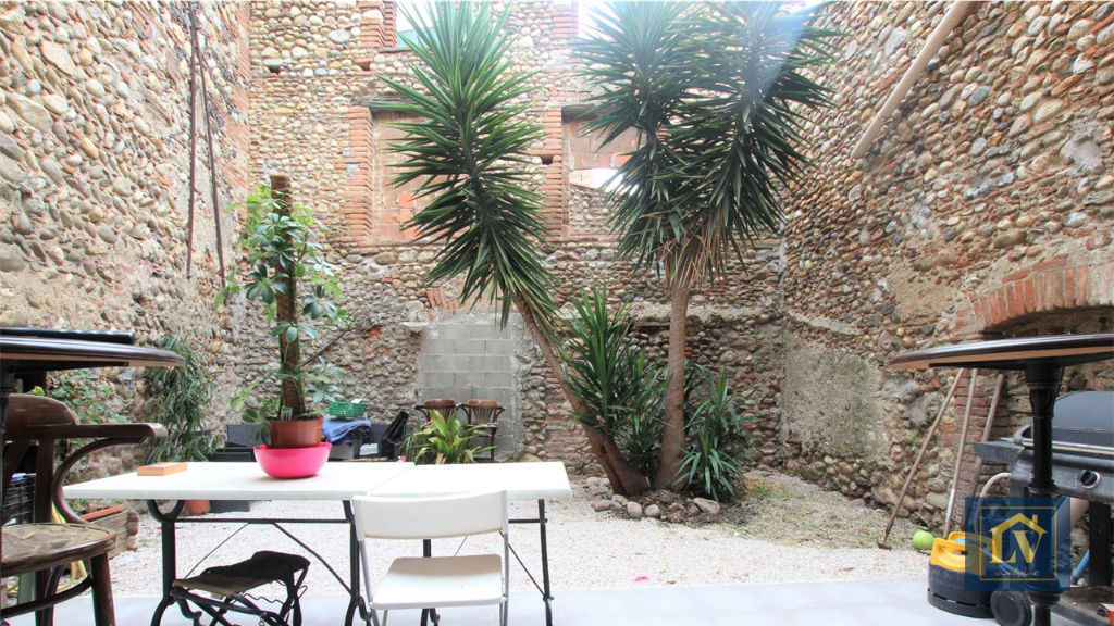 Appartement 2 pièces avec grande pièce de vie et cour situé à Pezilla La Rivière