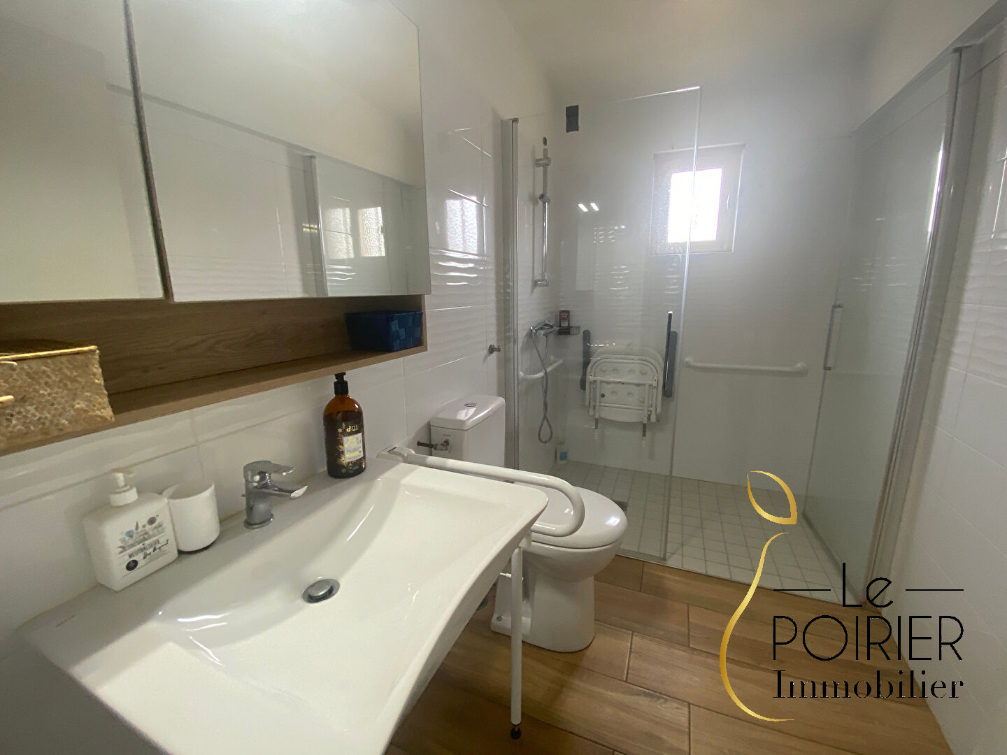 Photo LANGUEUX : Belle maison en pierres de 188 m2 à proximité des commerces et des écolesMaison image 4/6