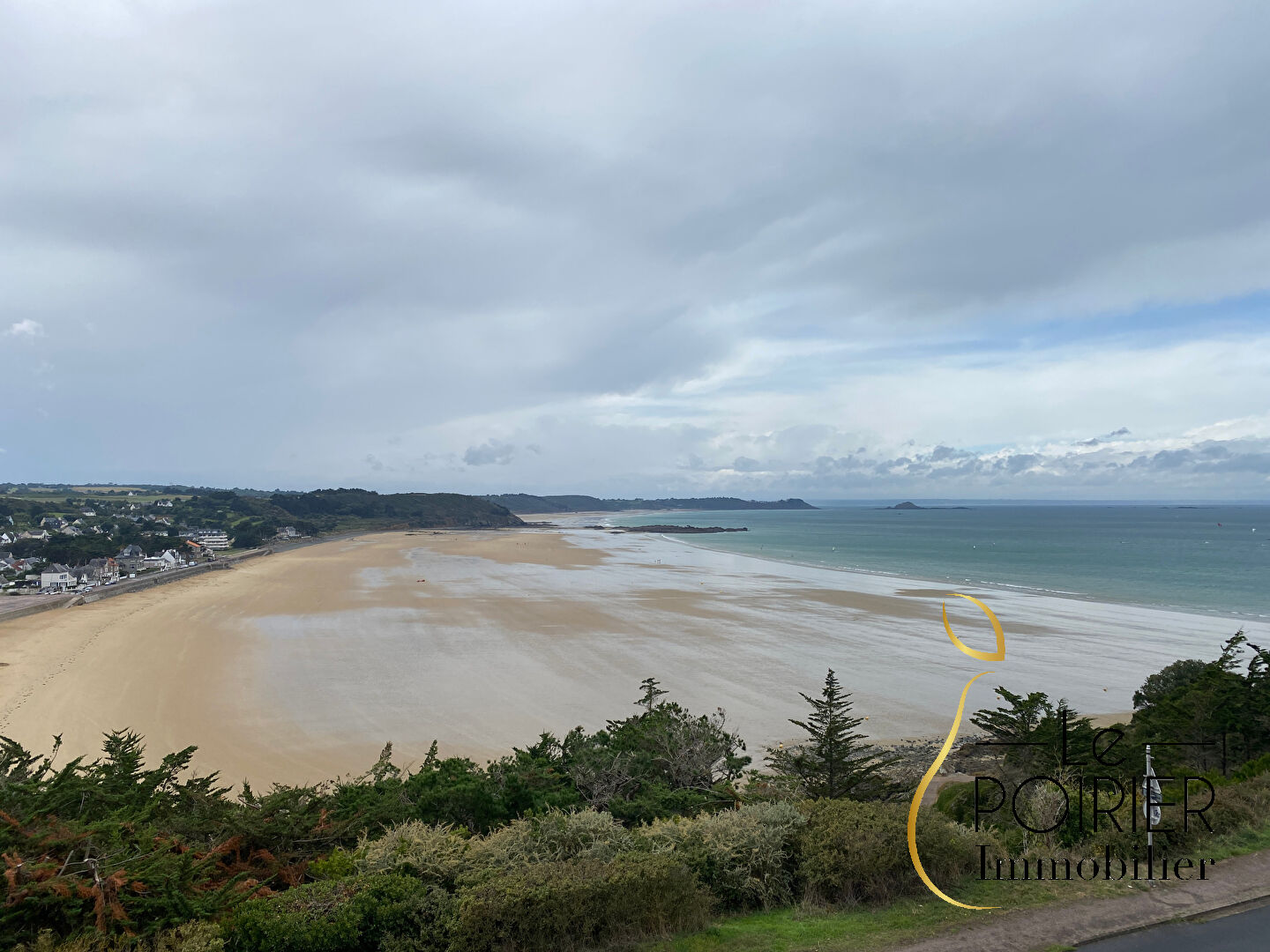ERQUY-Vue mer exceptionnelle depuis le dernier étage. 76 m2