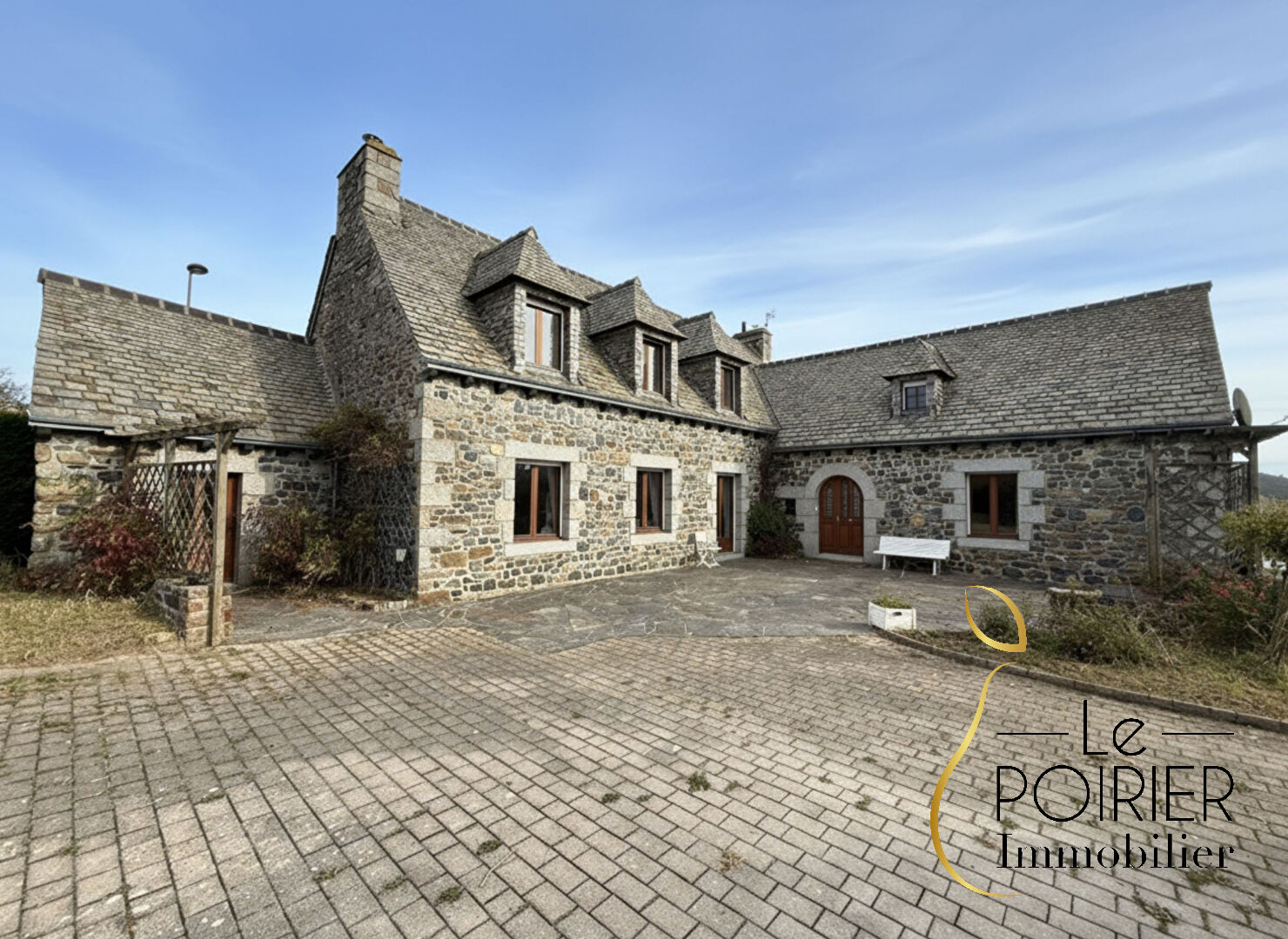 Photo Plédran - Maison en pierre 185 m2 8 pièces image 1/6