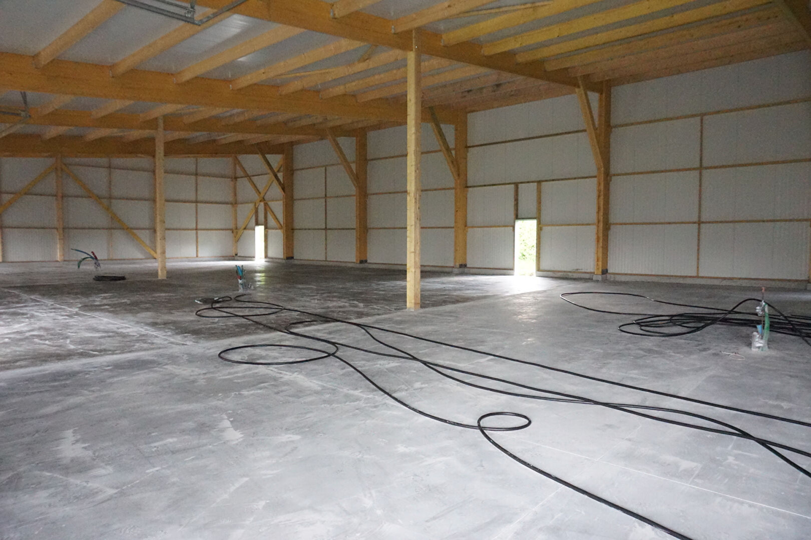 Photo Local d'activité 240 m² à St BRICE EN C. image 2/6