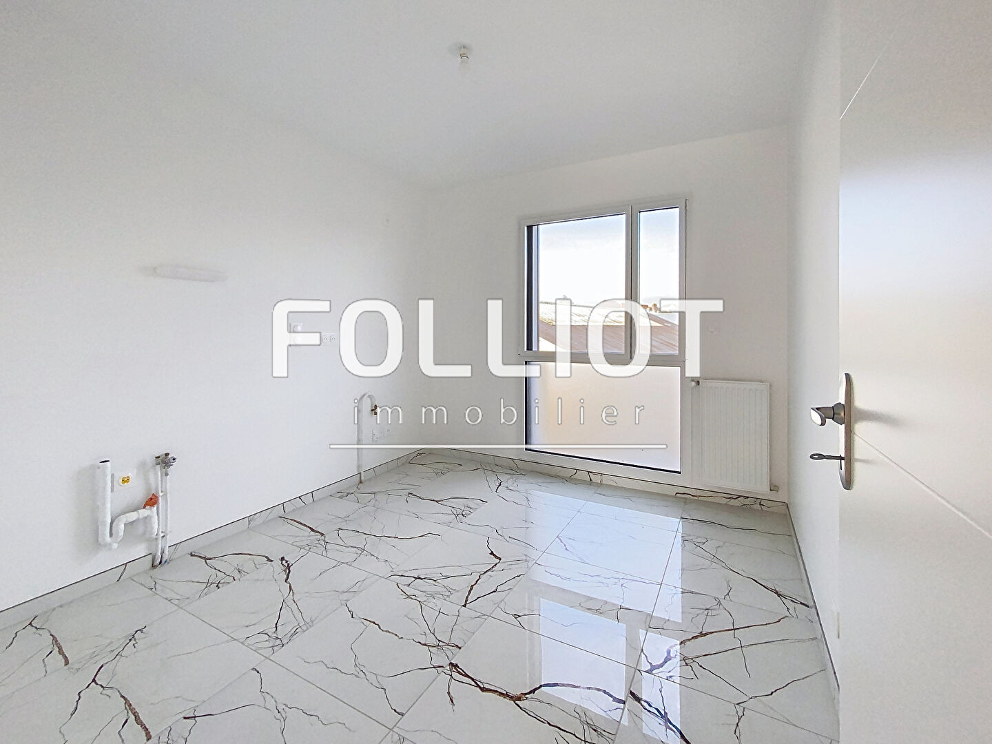 Photo FOUGERES CENTRE, APPT  T5 DUPLEX NEUF 135.50 m² image 4/6