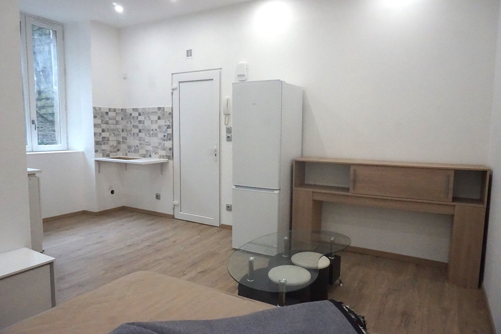 Photo FOUGERES RDC studio meublé 19.50 m² image 2/6