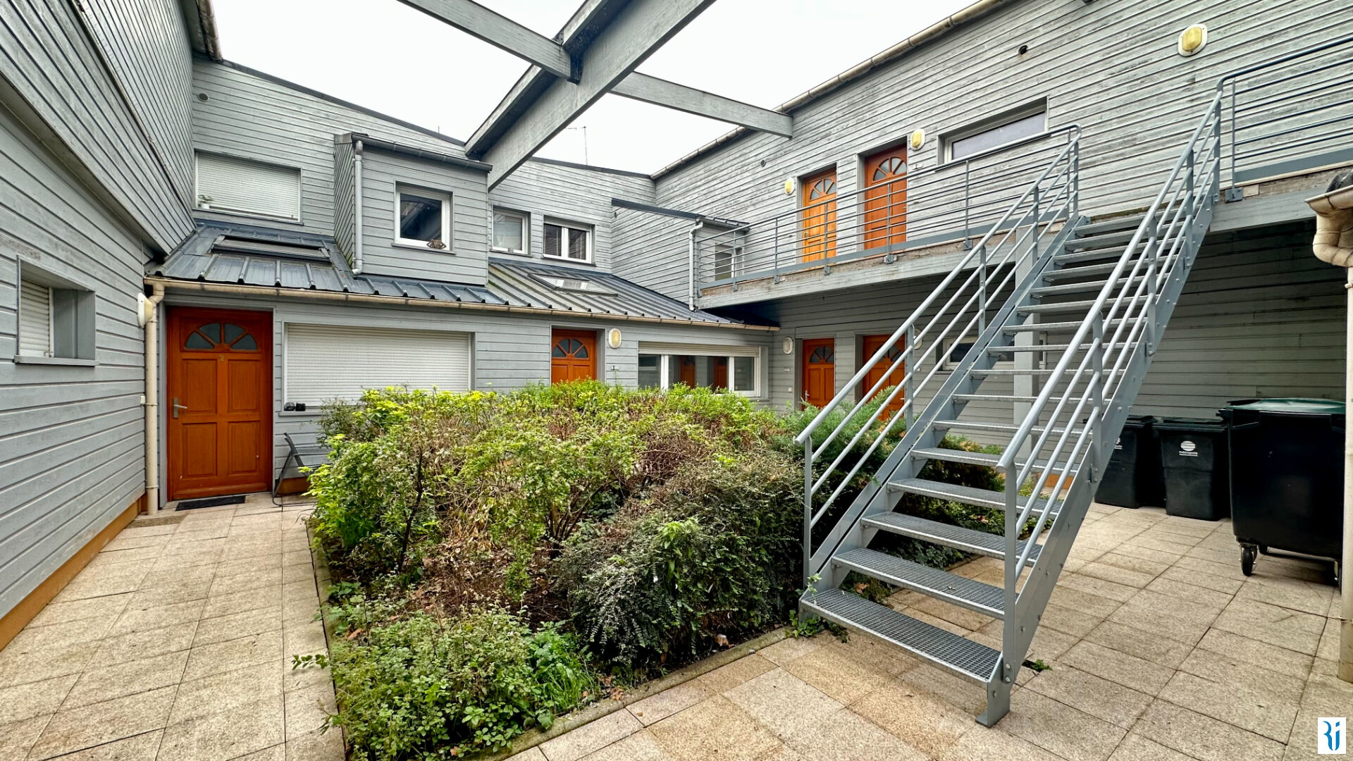 Appartement 3 pièces + Parking -  LE PETIT-QUEVILLY