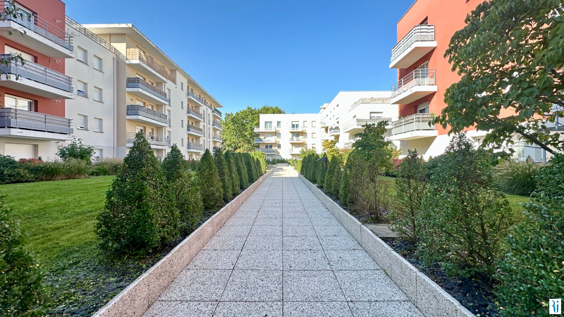 Appartement 2 pièces + Cave + Parking -  LE GRAND-QUEVILLY