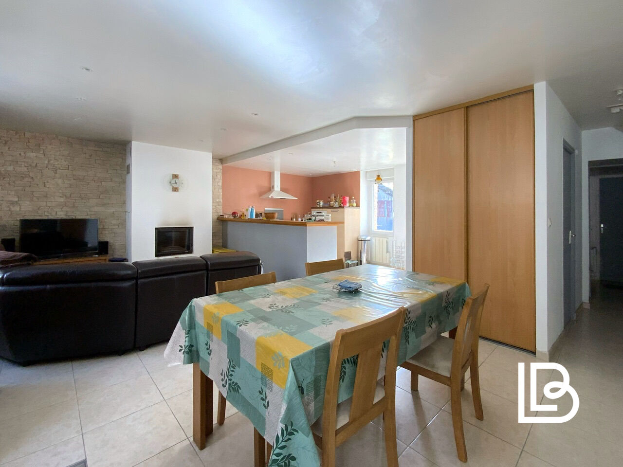 Photo GUICHEN - Maison en pierre rénovée - T5 115 m2 image 3/6