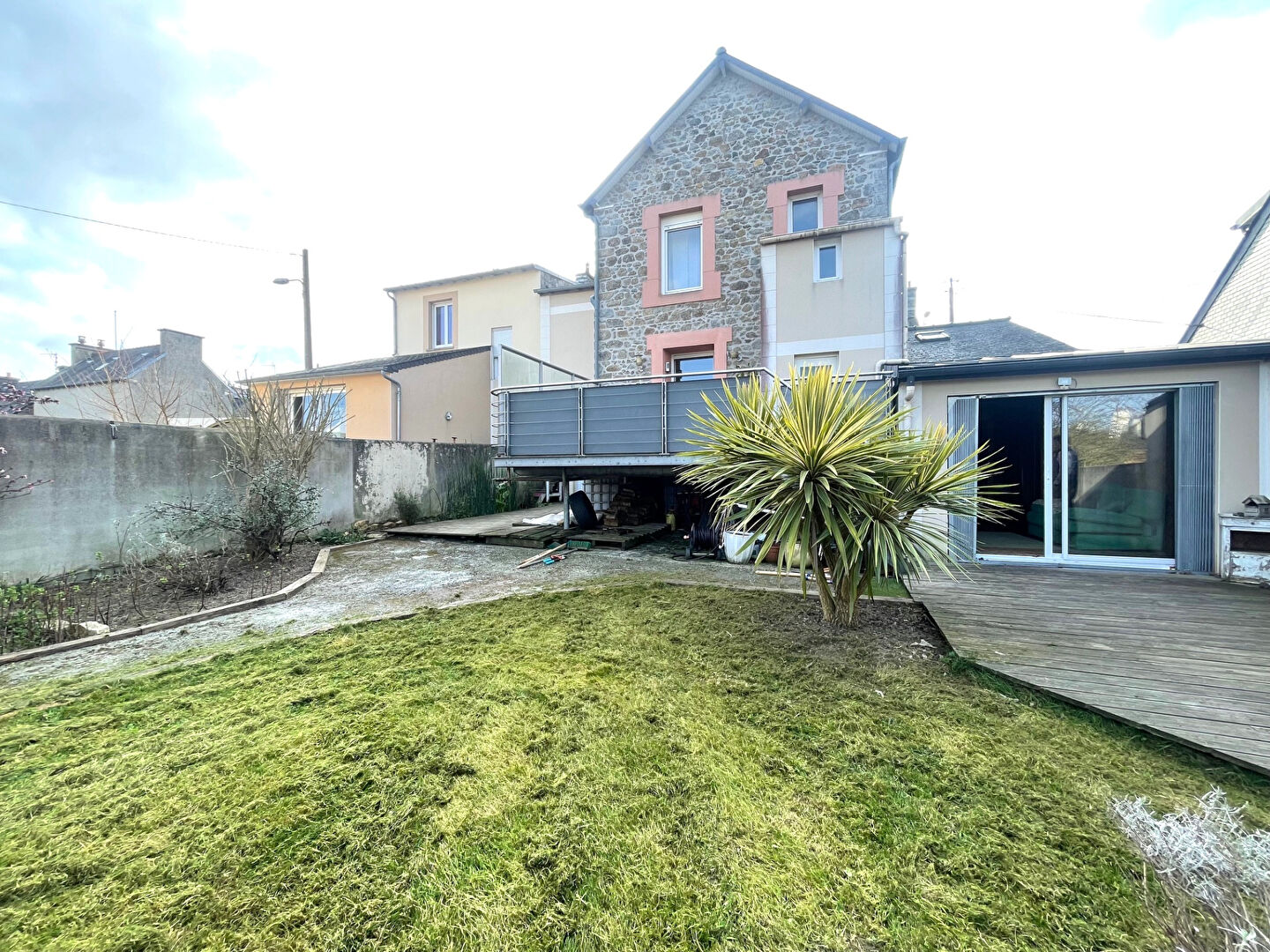 St-Brieuc, Maison de ville avec beau terrain de 771m²