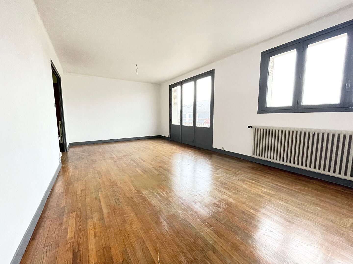 SAINT BRIEUC CENTRE, PROCHE GARE, T4 de 85 m² avec balcon, garage et cave.