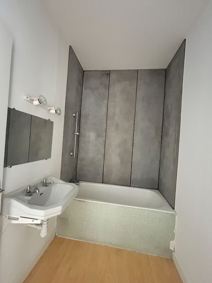 Photo A LOUER ! SAINT-BRIEUC - CENTRE VILLE - APPPARTEMENT T3 image 4/6