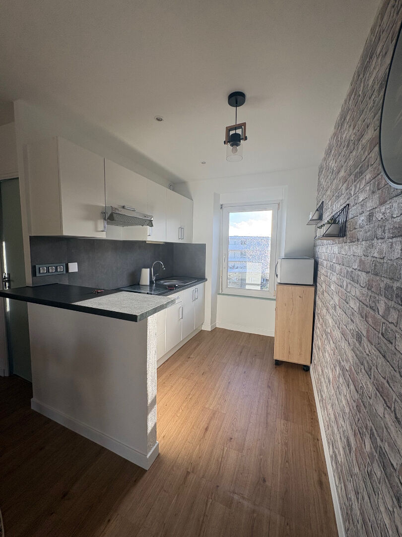 Photo À LOUER ! SAINT-BRIEUC / GARE  Appartement T2 MEUBLÉ image 3/5