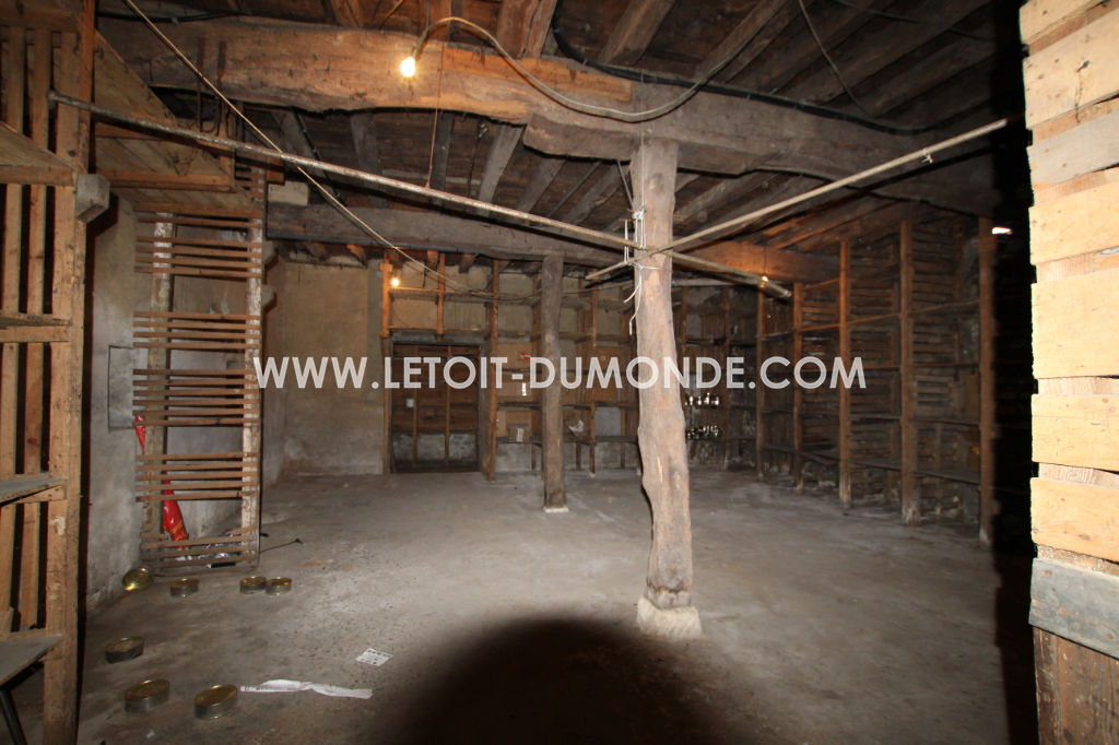 Garage de 287 m², quartier des affaires Périgueux 24000