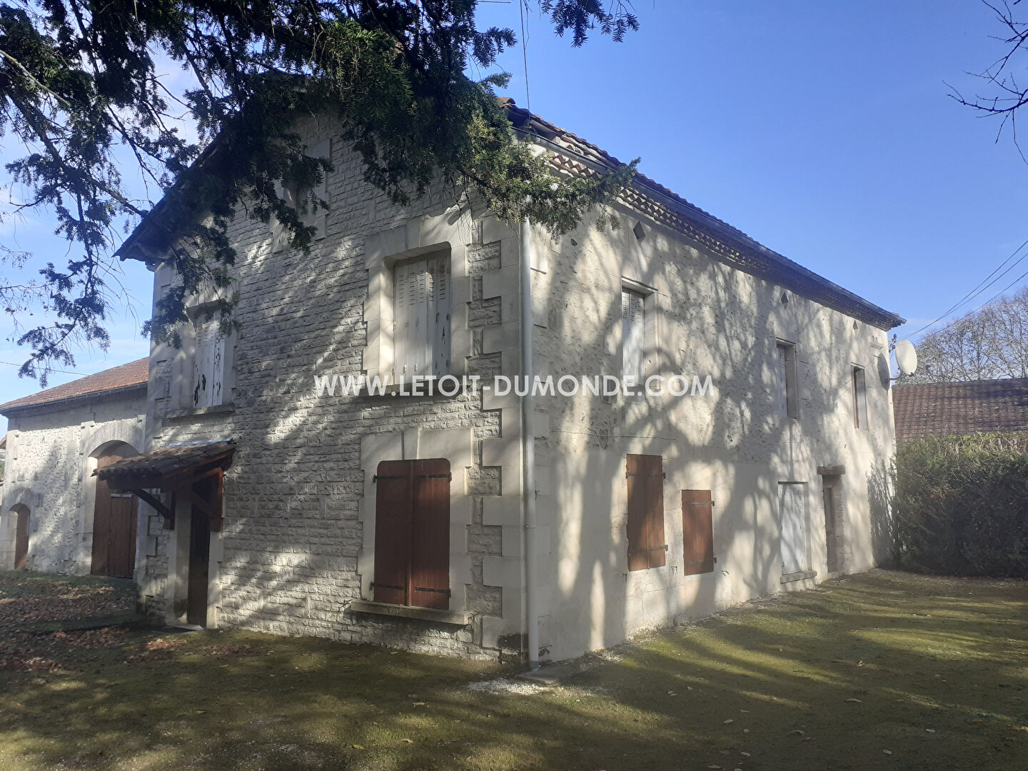 Photo Maison en pierres avec une grange, un terrain de 2400m². image 1/6