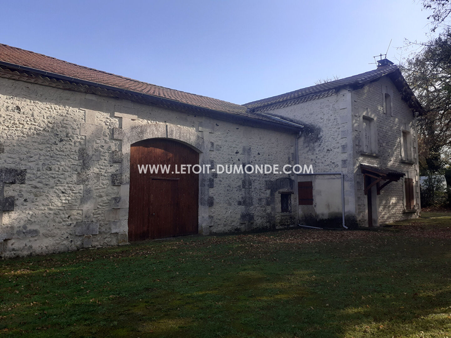 Photo Maison en pierres avec une grange, un terrain de 2400m². image 2/6