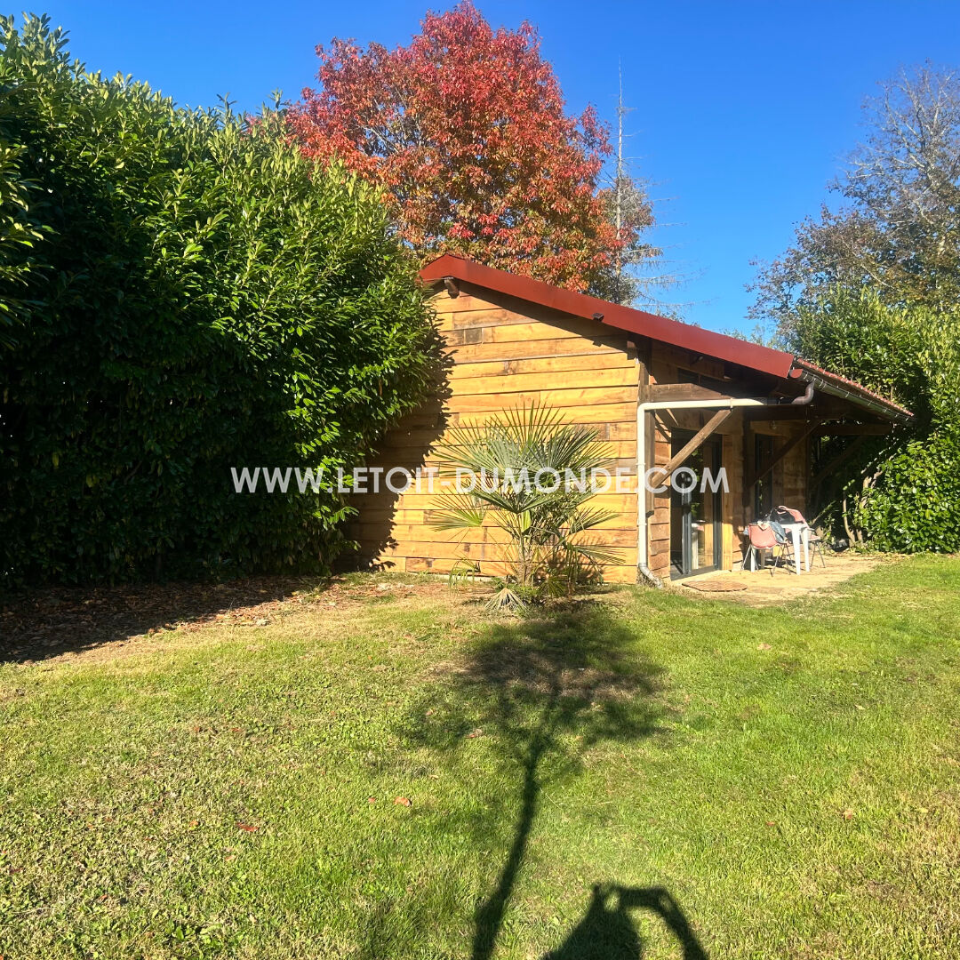 Chalet d'habitation avec mobil home et étang