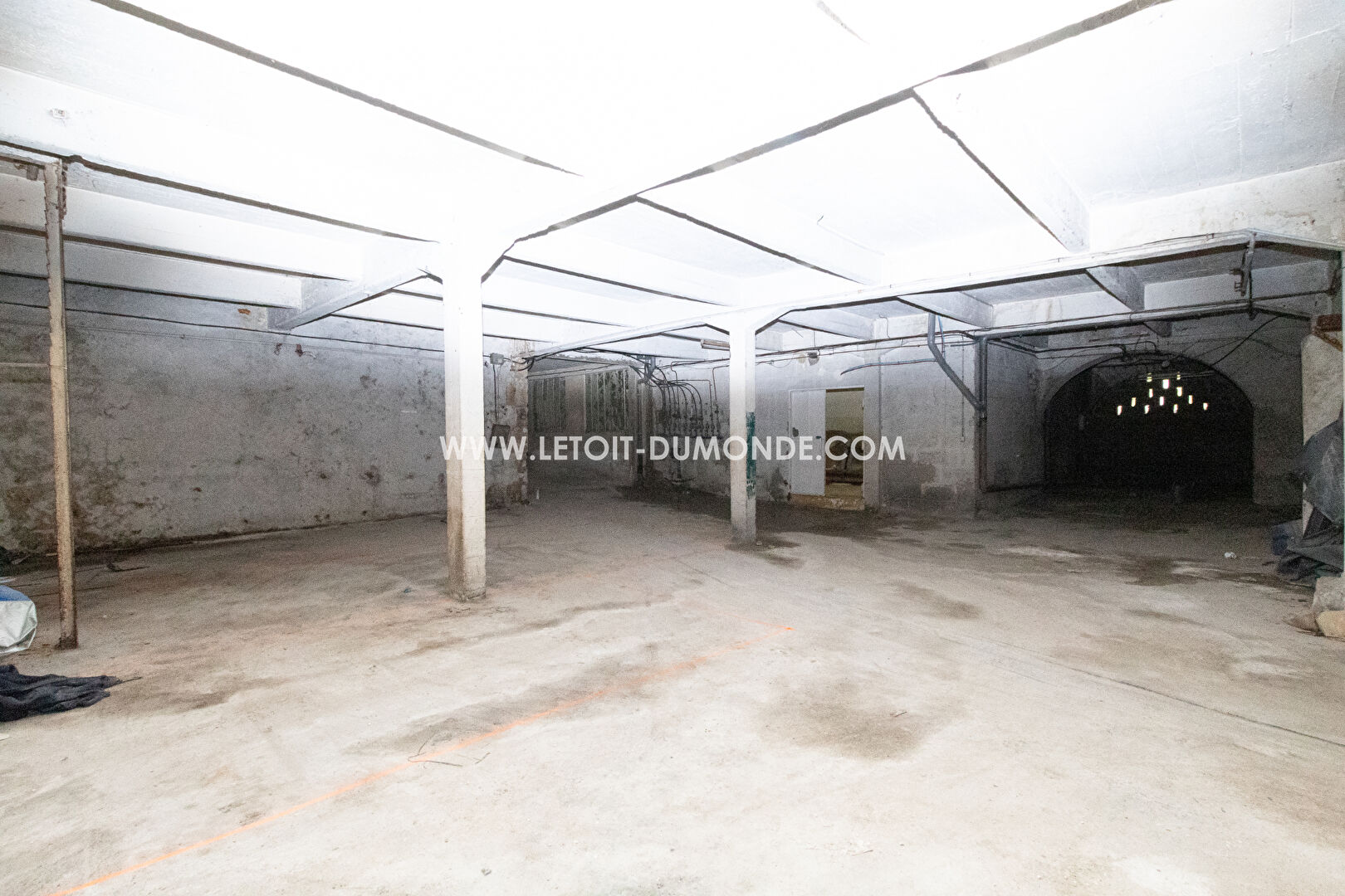 Photo Grand garage de 287 m² image 2/3