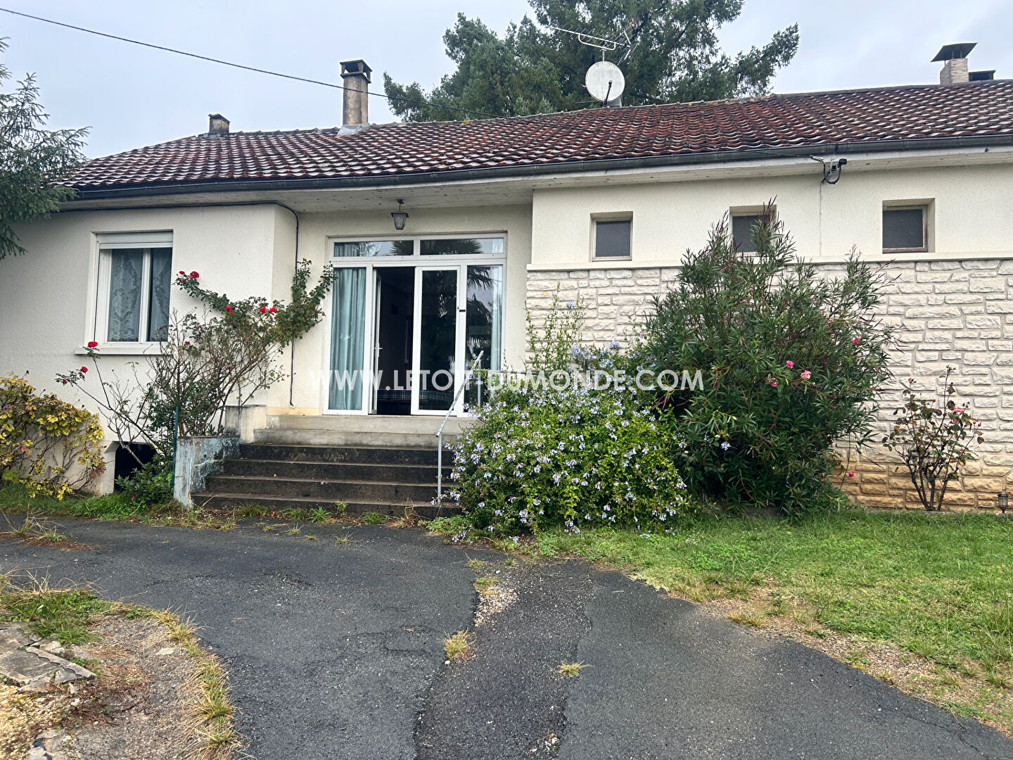 Maison avec terrain proche zone commerciale