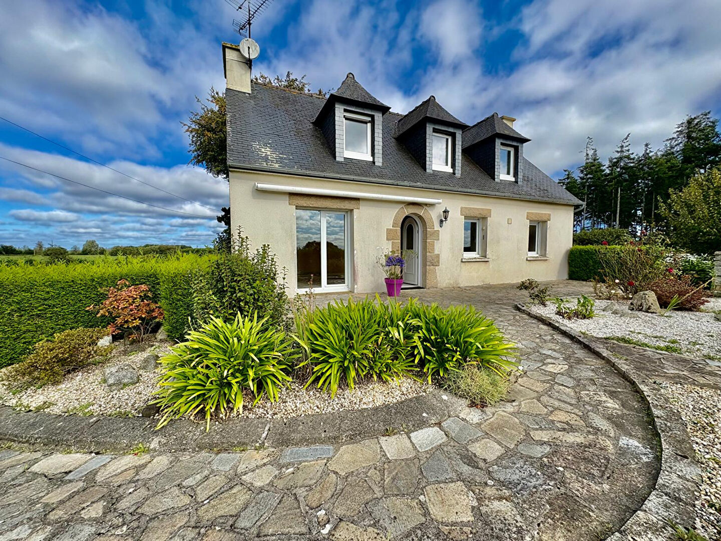 Photo Maison Saint Donan 6 pièce(s) 103 m2 image 1/6