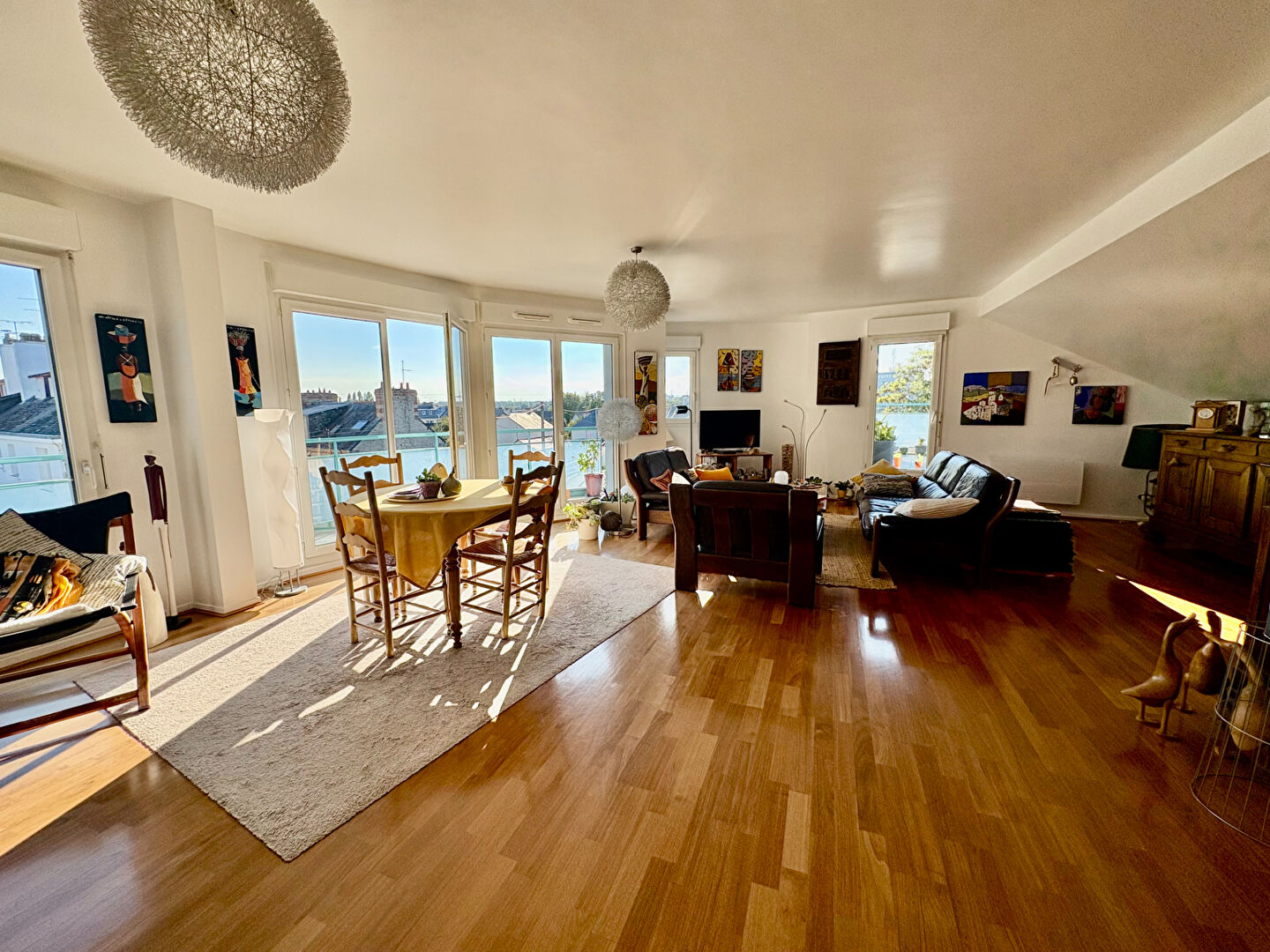 Photo Découvrez votre futur chez-vous au coeur de la ville! image 3/6