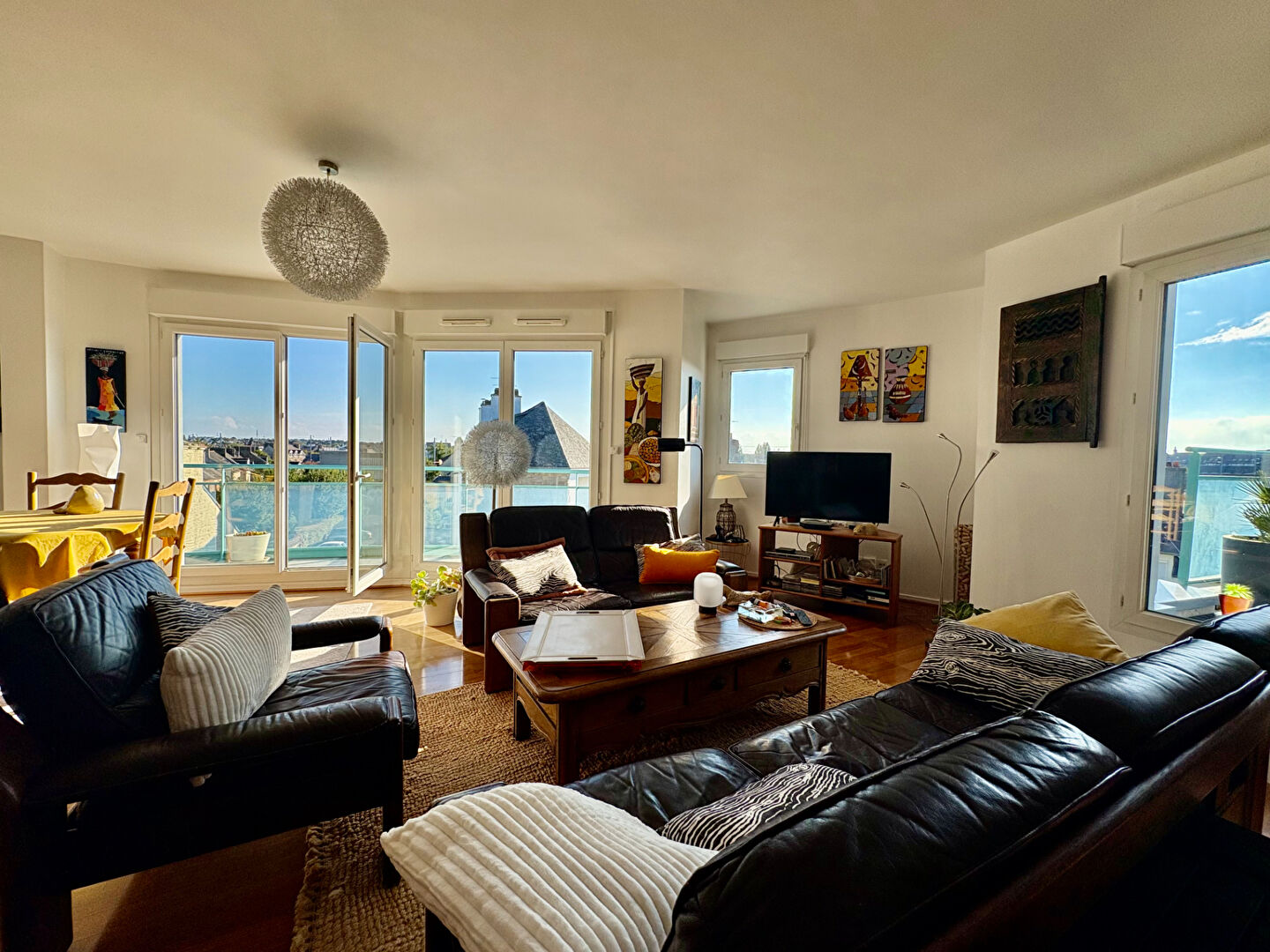 Photo Découvrez votre futur chez-vous au coeur de la ville! image 4/6