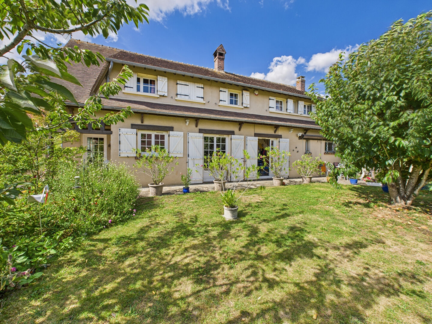 A 18' d'HOUDAN  et 10' NOGENT le ROI - BELLE MAISON ANCIENNE -6 PIECES