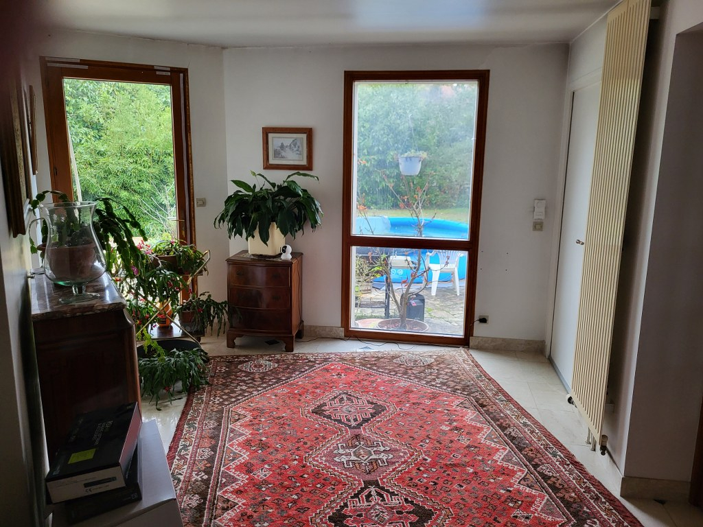 Photo EPERNON, Maison gare à pied. image 2/6