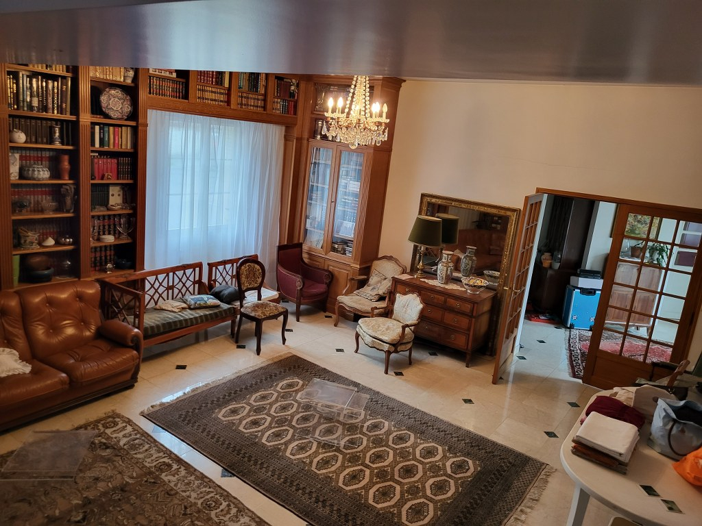 Photo EPERNON, Maison gare à pied. image 3/6