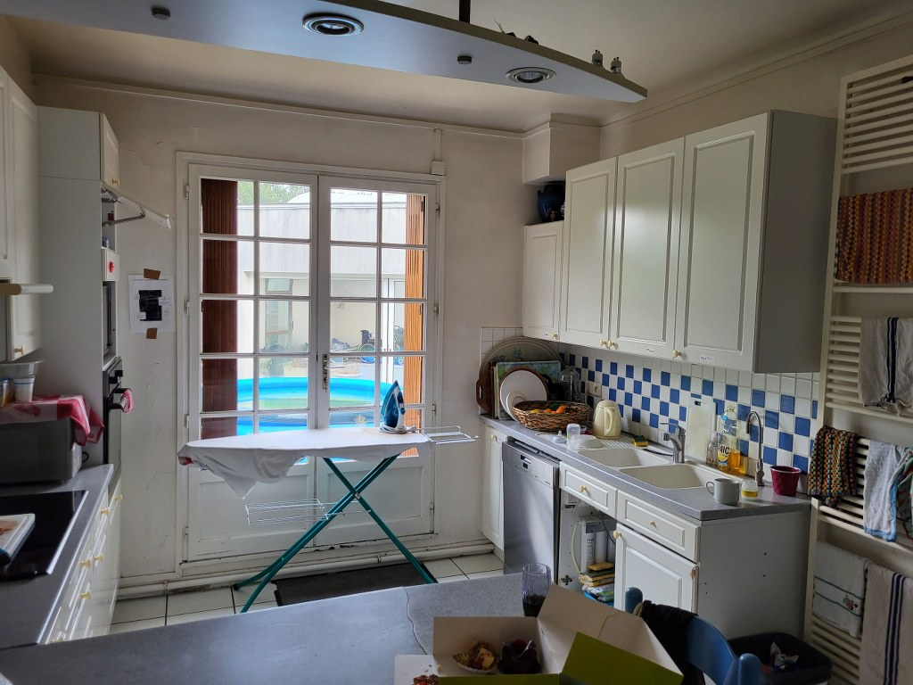 Photo EPERNON, Maison gare à pied. image 5/6