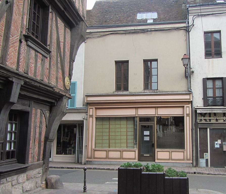 A VENDRE - NOGENT LE ROI - IMMEUBLE LOCATIF