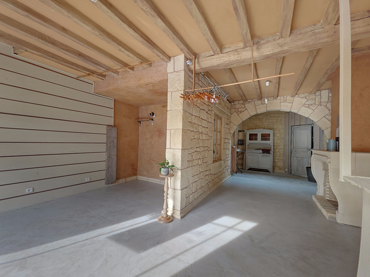 Photo IMMEUBLE  CENTRE MAINTENON image 3/6