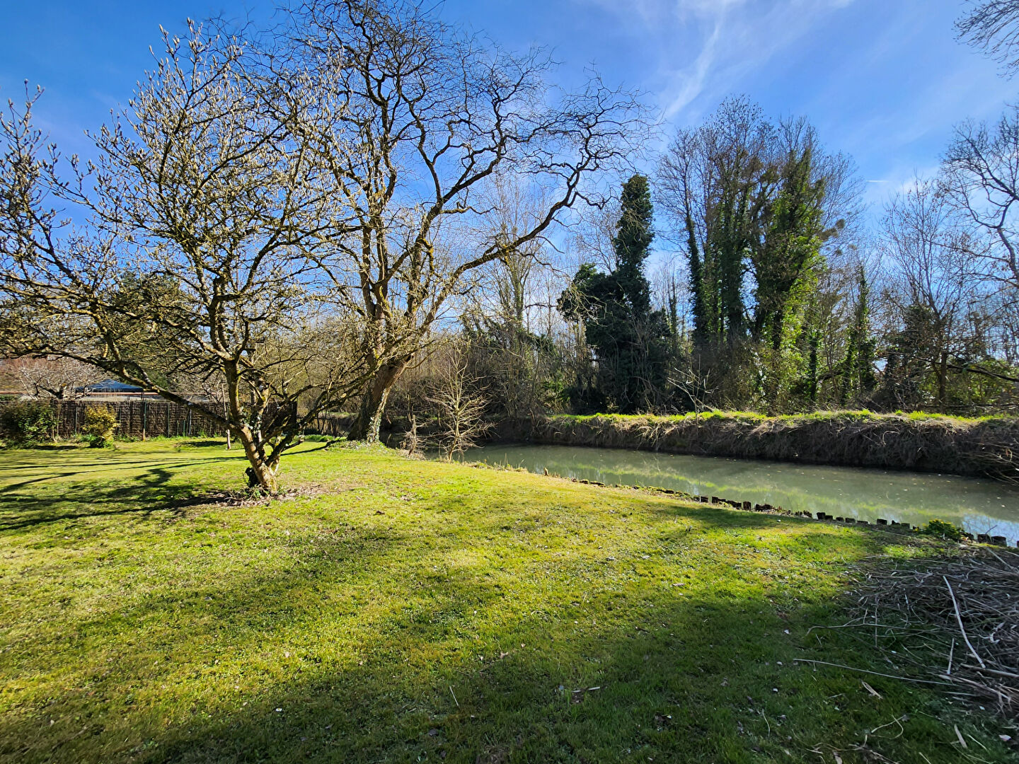 Photo 12' EPERNON, maison ancienne 160m²  avec dépendance, bordée par canal image 6/6