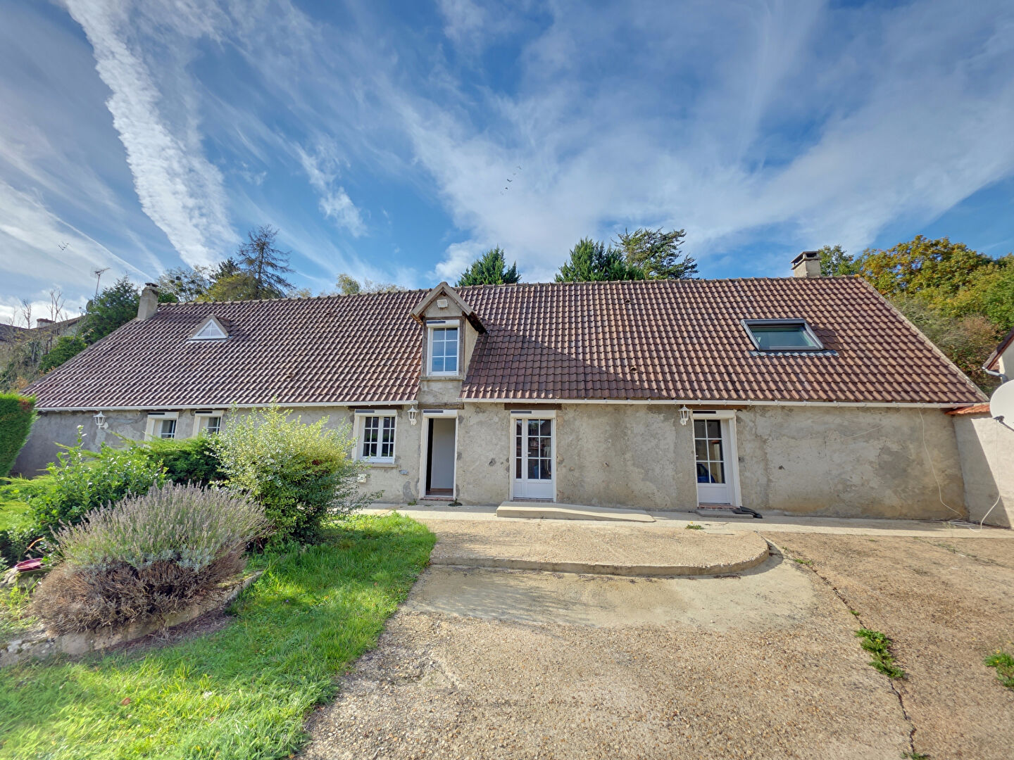 Photo MAISON ANCIENNE 3 mn du centre de NOGENT LE ROI image 1/6